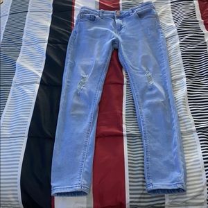 Ripped medium rise jeans